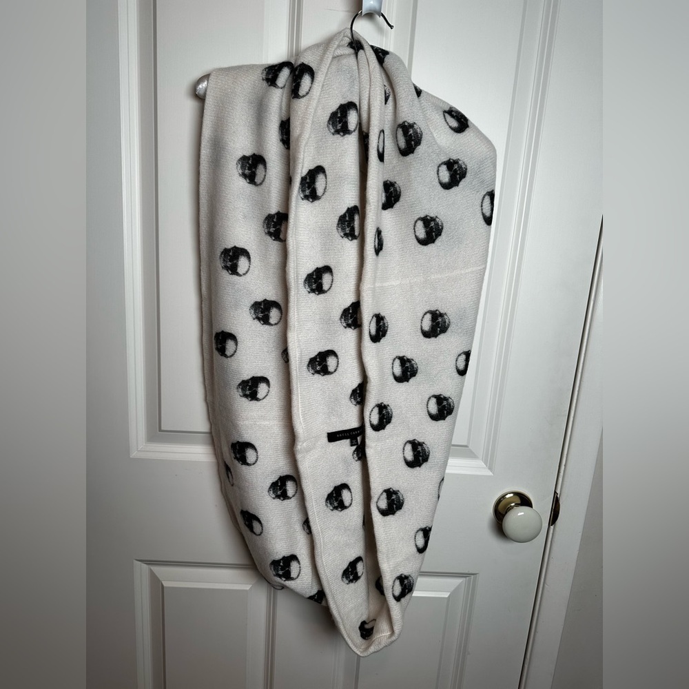 Skull Cashmere Black and Cream Skull Scarf